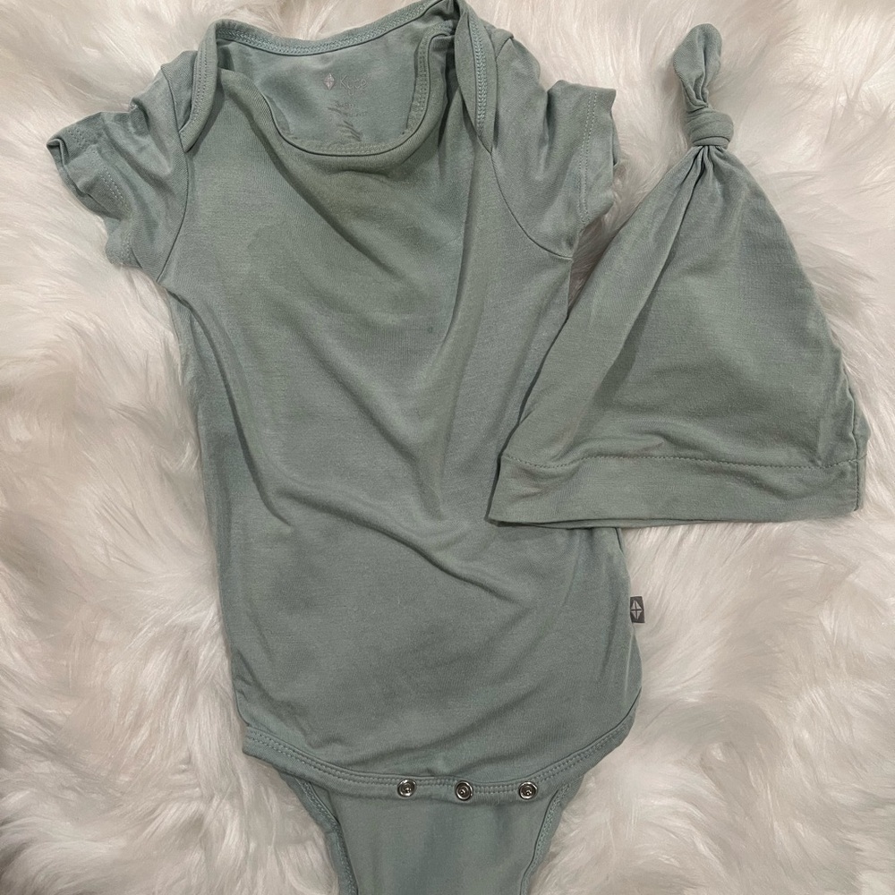 Kyte Baby Onesie with Hat - light sage green color - bodysuit baby pajama set